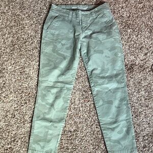 Old Navy Women's Green Camouflage Chinos